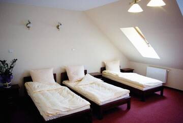 Фото номера Трехместный номер Отель Hotel Milord г. Пултуск 3