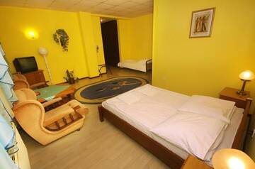 Фото номера Трехместный номер Отель Hotel Baltazar г. Пултуск 4